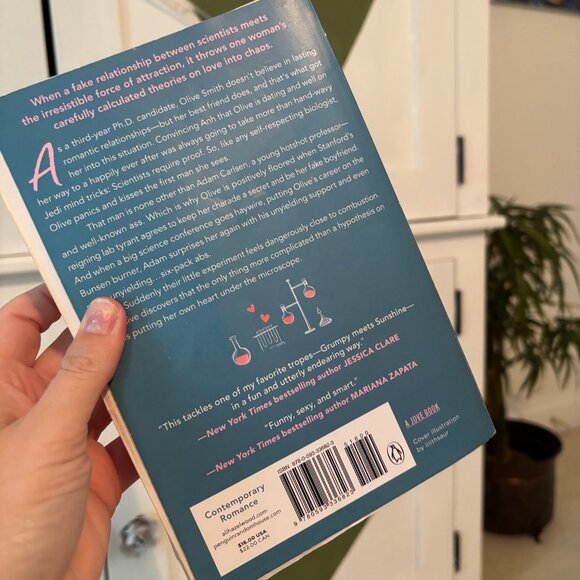 The Love Hypothesis by Ali Hazelwood - Picture 3 of 7